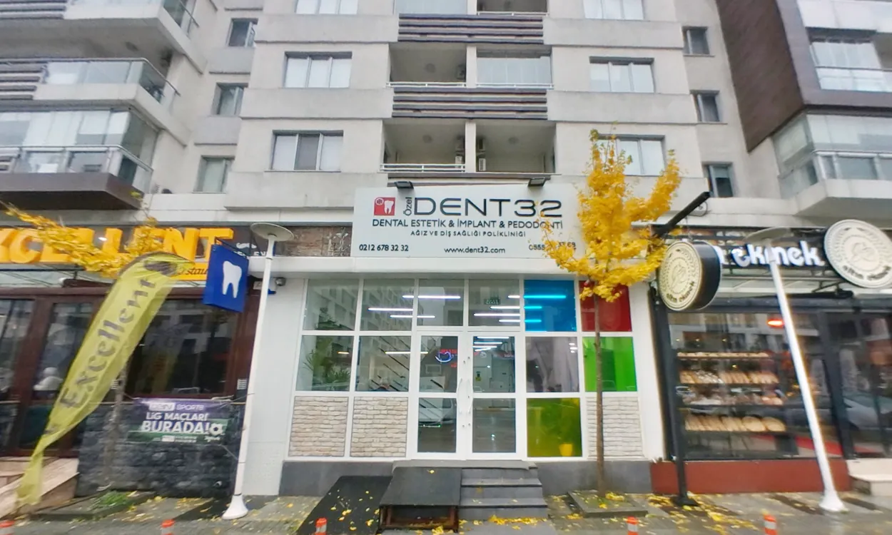 Clinic entrance on the E-5 service road